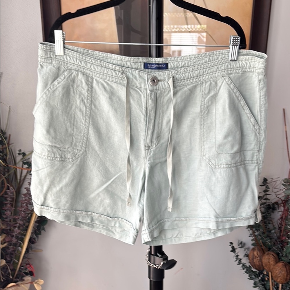 Bandolino Silver cargo
 Shorts Relaxed Fit‎
